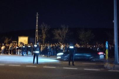 Fenerbahçeli taraftarlar, yönetim ve futbolculara tepki gösterdi