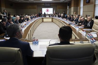 Sosyal medyaya 15 yaş sınırı: TBMM'de kabul edildi