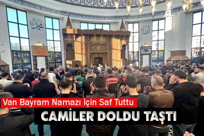 Van Bayram Namazı İçin Erken Saatlerde Saf Tuttu