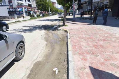 Van’ın tarihi caddesi altyapı kurbanı vatandaş ve sürücüler isyan noktasında