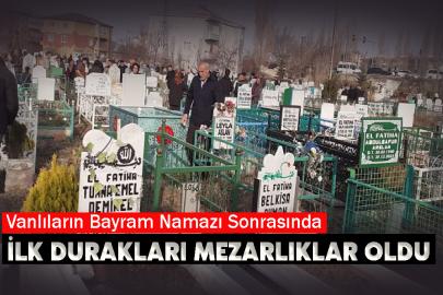Vanlıların Bayram Namazı Sonrasında İlk Durakları Mezarlıklar Oldu