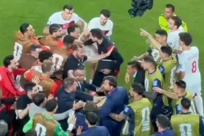 Türkiye - Paraguay maçında saha karıştı