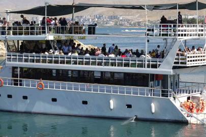 Savaşa rağmen İranlı turistlerin Van ilgisi sürüyor