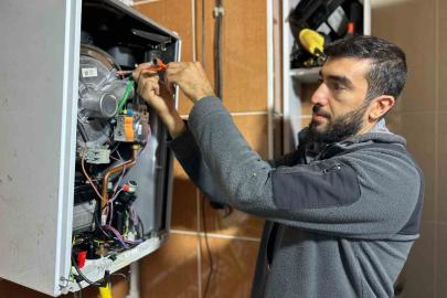 Van’da kombi ustalarının kış mesaisi başladı