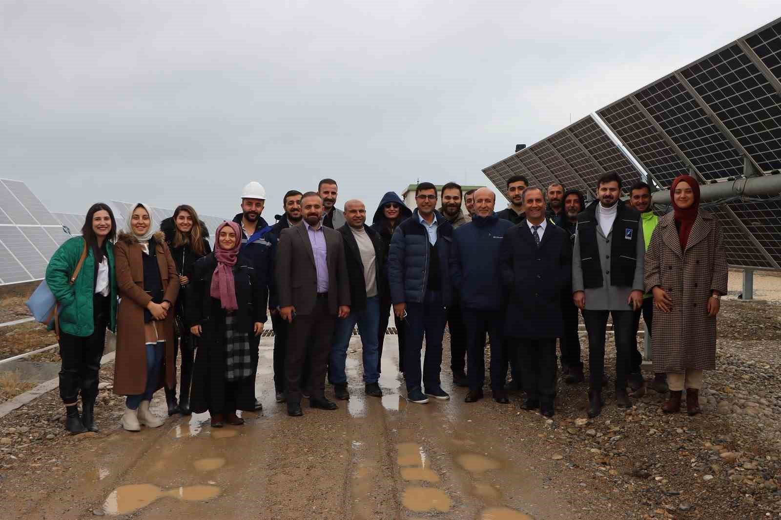 VEDAŞ mühendislerinden güneş enerji santraline teknik gezi