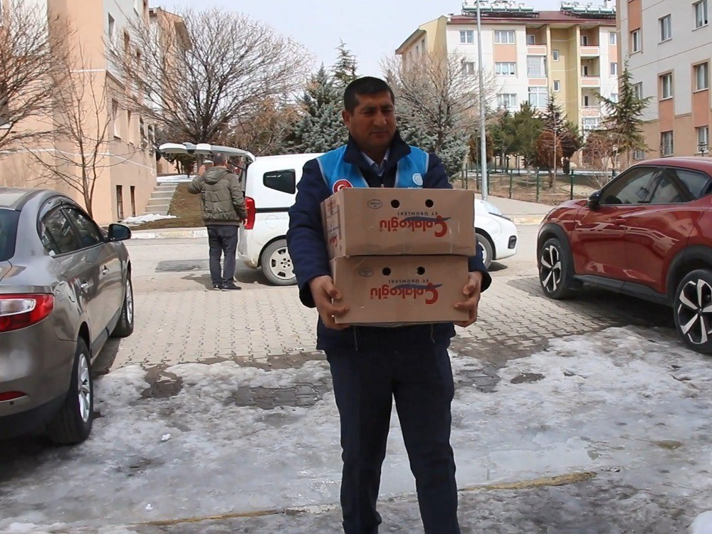 Erciş Belediyesinden depremzede ailelere gıda desteği