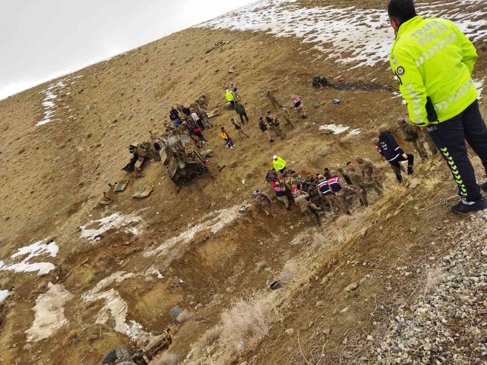 Askeri araç kontrolden çıktı, bazı askerler yaralandı