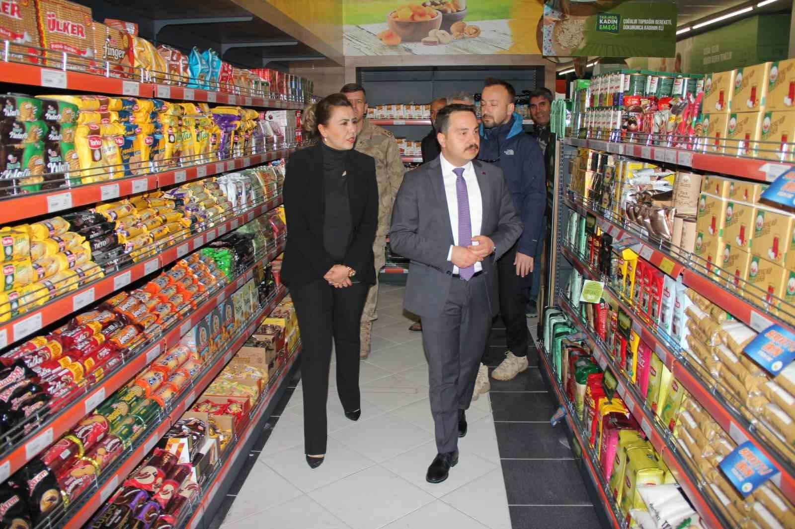 Muradiye’de ‘Tarım Kredi Kooperatif Marketi’ açıldı