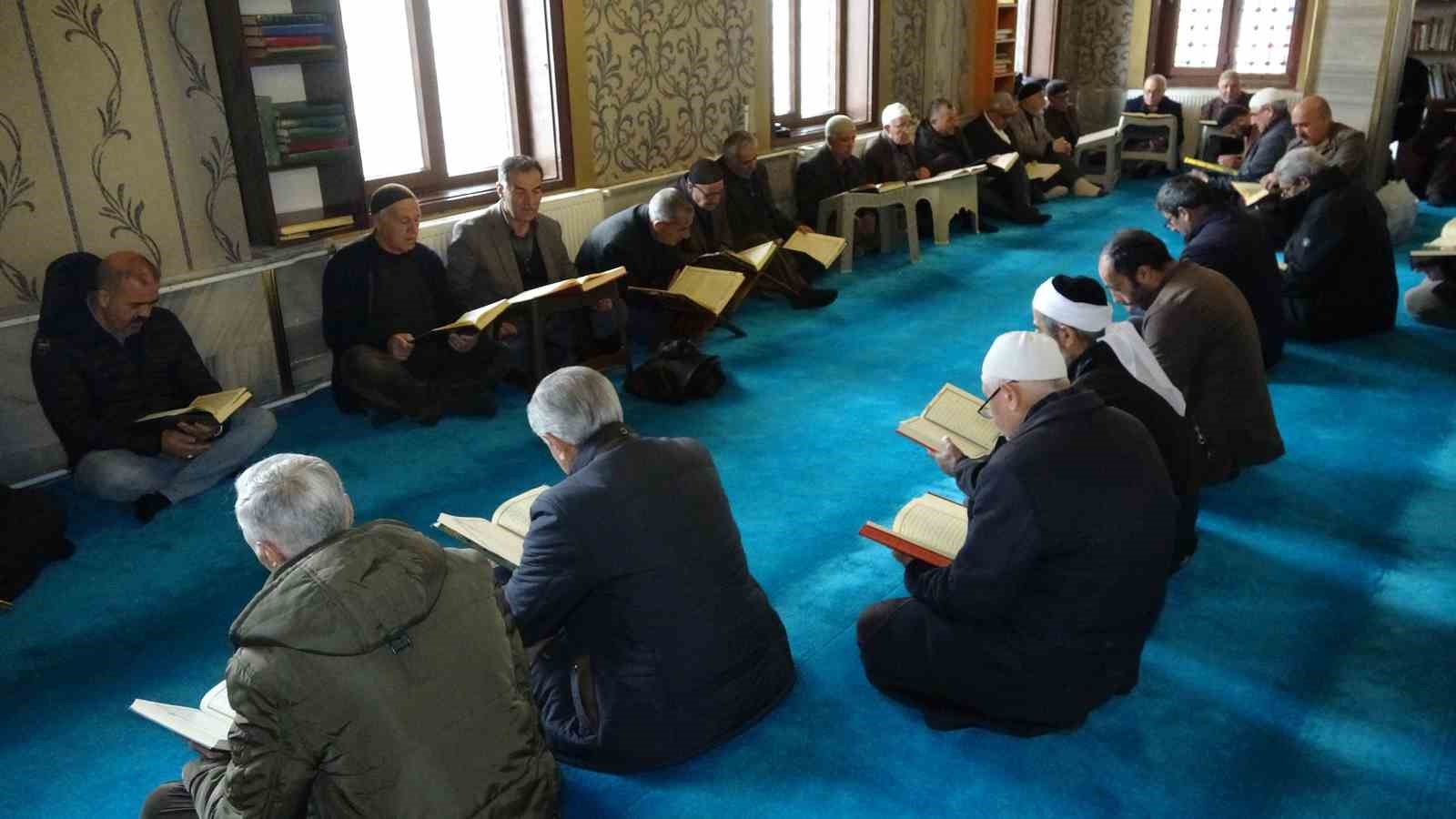 Van’daki camilerde asırlık mukabele geleneği sürdürülüyor