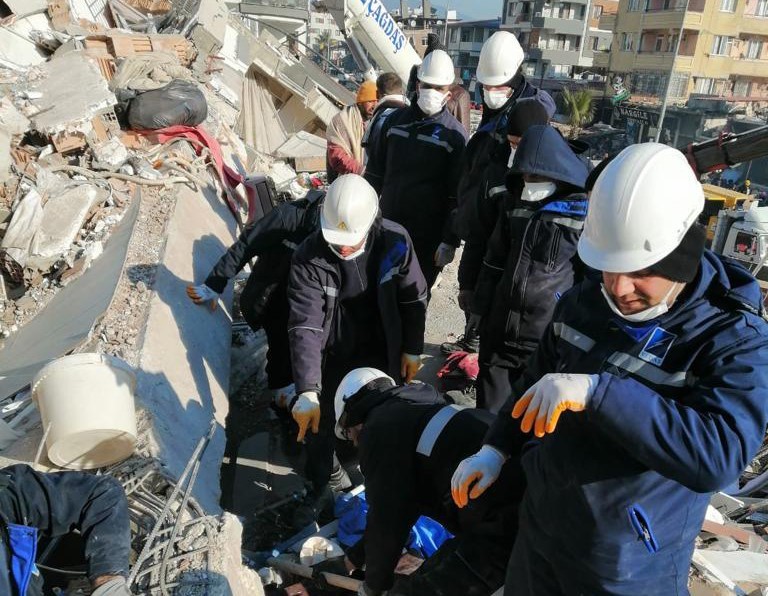 VEDAŞ ekipleri, deprem bölgesindeki yaraları sarıyor
