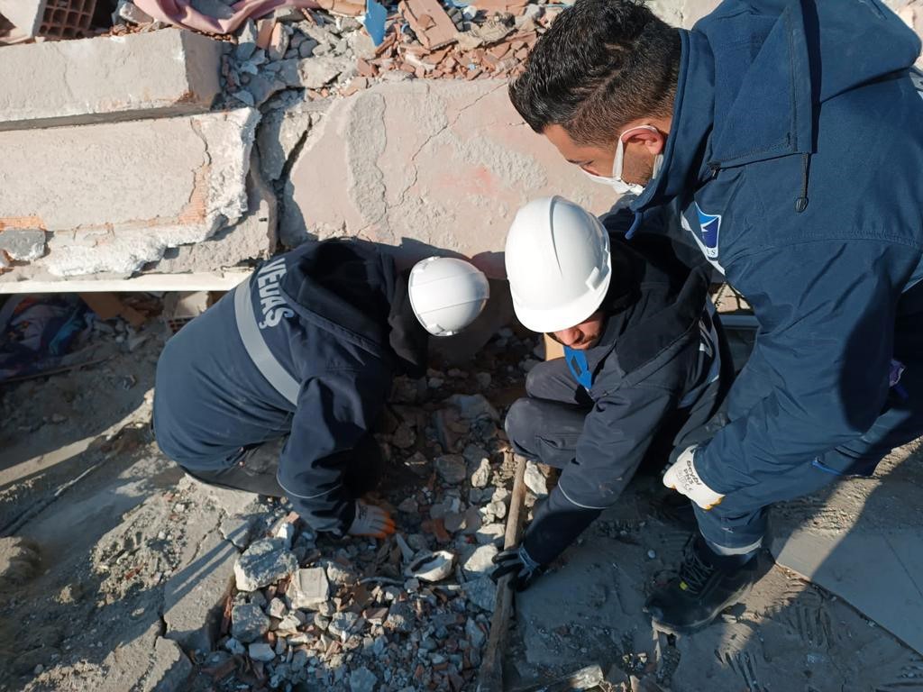 VEDAŞ ekipleri, deprem bölgesindeki yaraları sarıyor