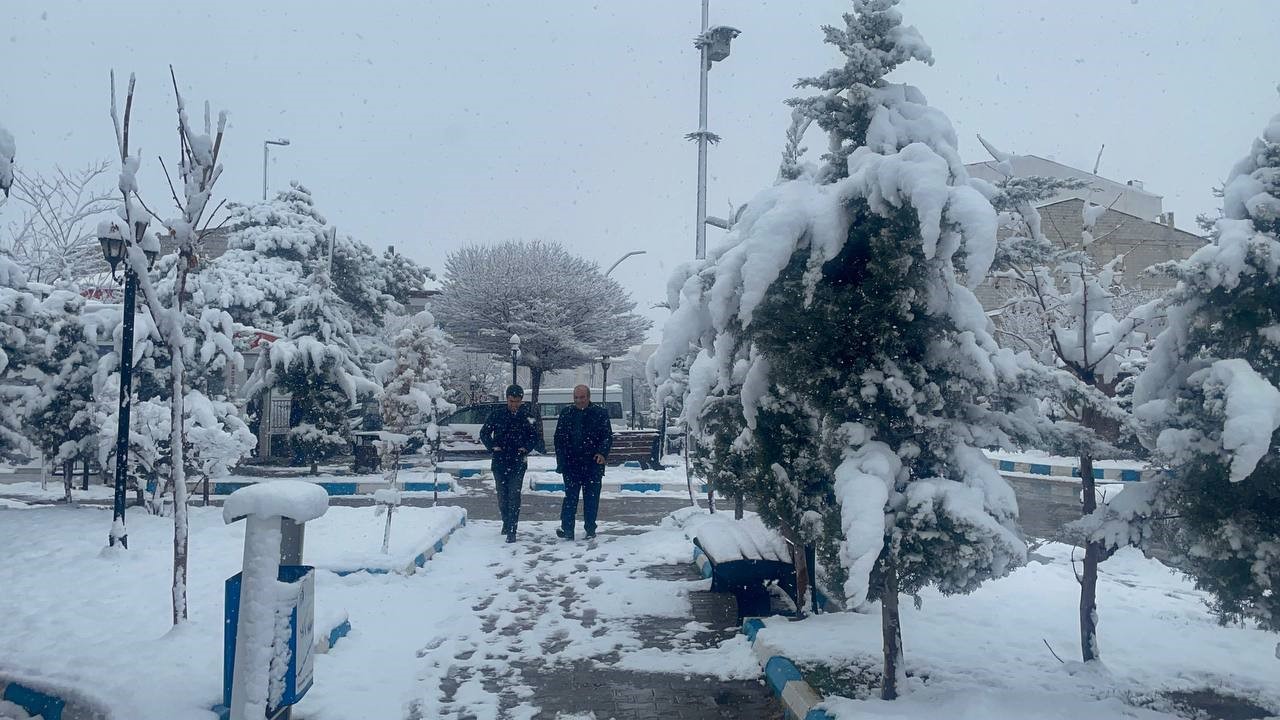 Muradiye’de sabah güneş, öğlenden sonra kar