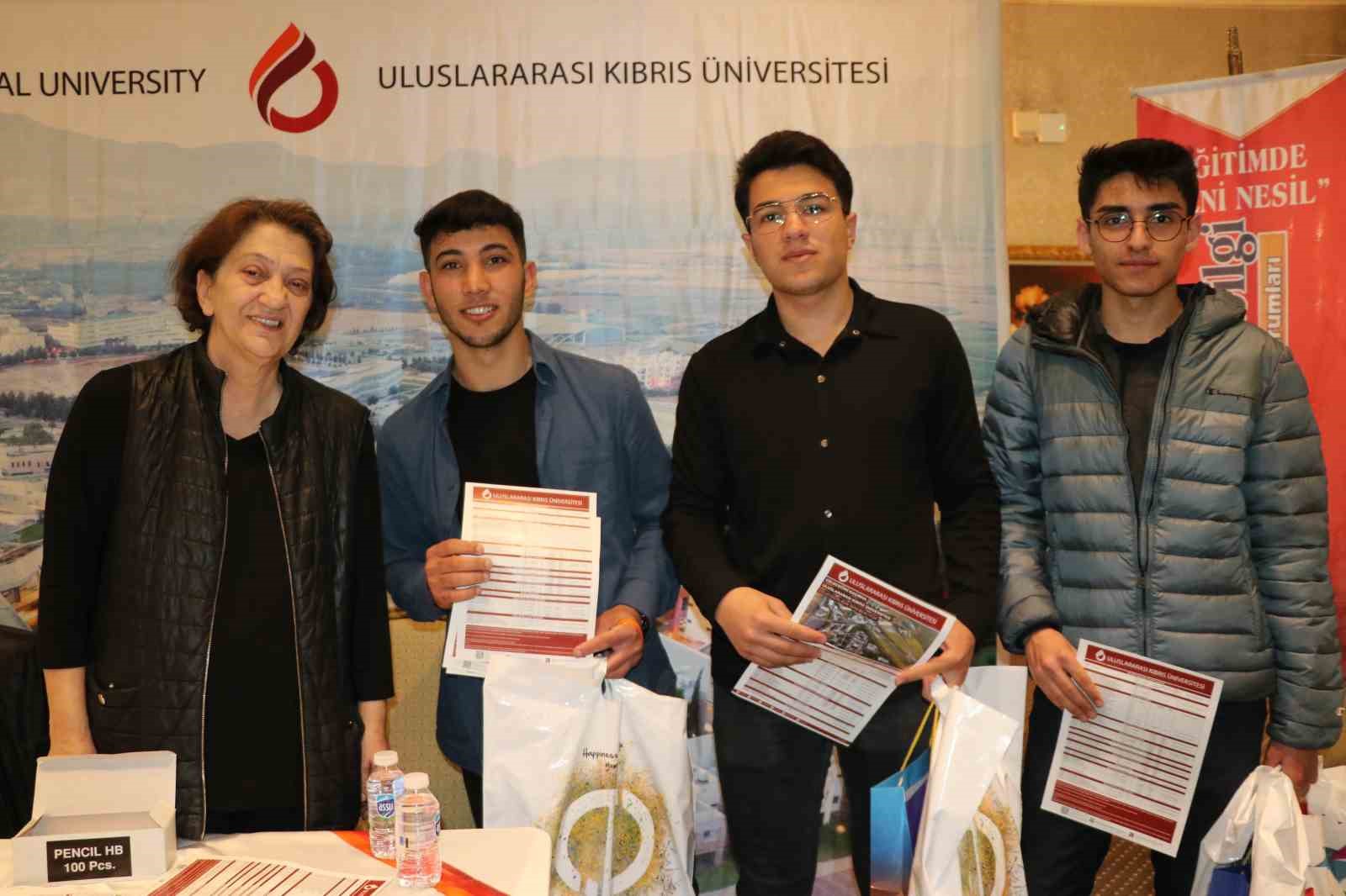 Üniversite tanıtım günlerine öğrencilerden yoğun ilgi