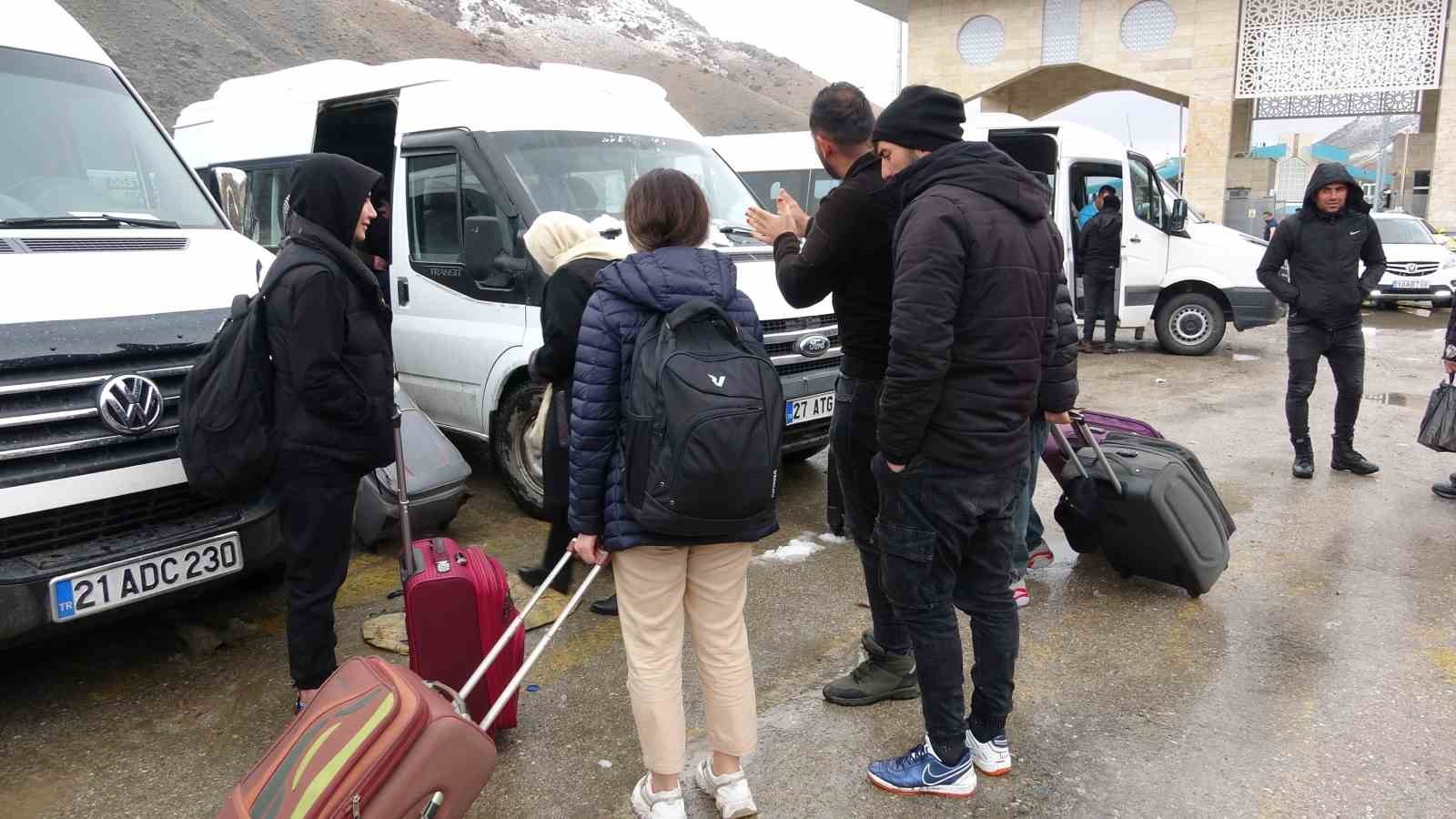 İranlı turistler Nevruz için Van’a akın etmeye başladı