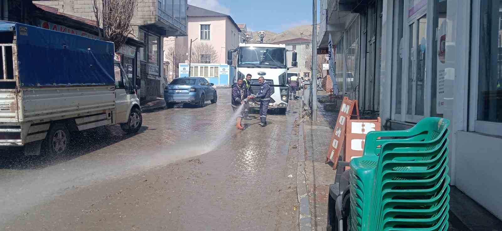 Özalp Belediyesinden bahar temizliği