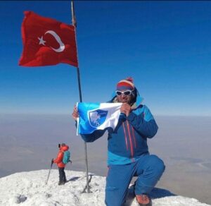 Van ve Depremde hayat kurtaran dağcı çığ altında kaldı