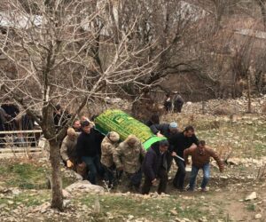 Silahla yaralanan genç kız Hakkari’de toprağa verildi