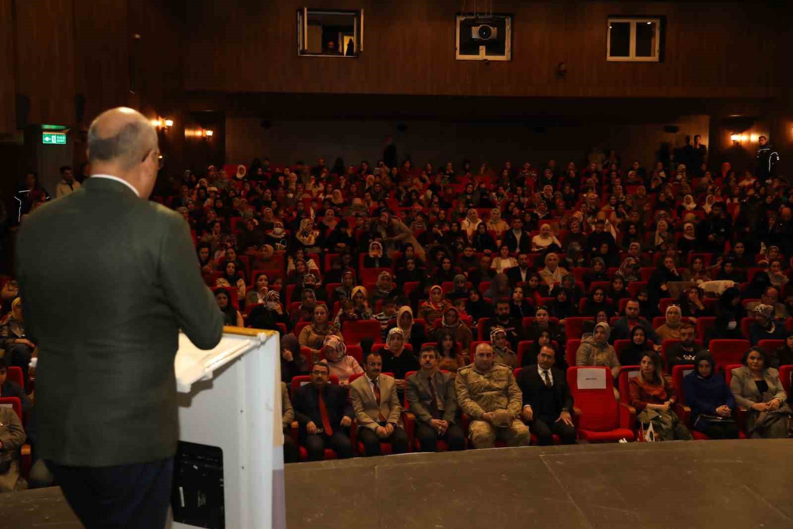 İpekyolu Belediyesinden ‘Aile Bilinci’ semineri