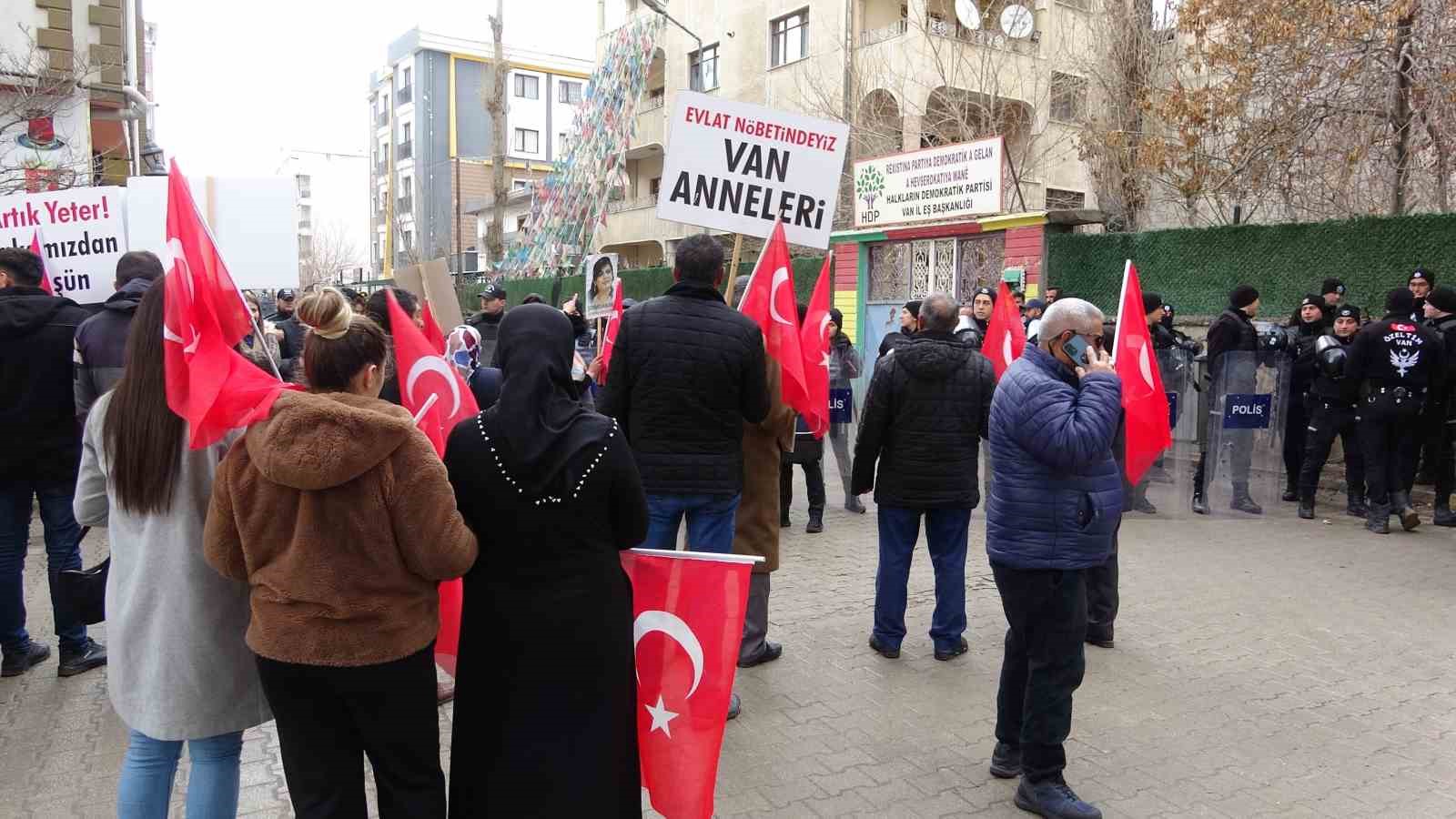 Vanlı annelerin evlat nöbeti ikinci yılını tamamladı