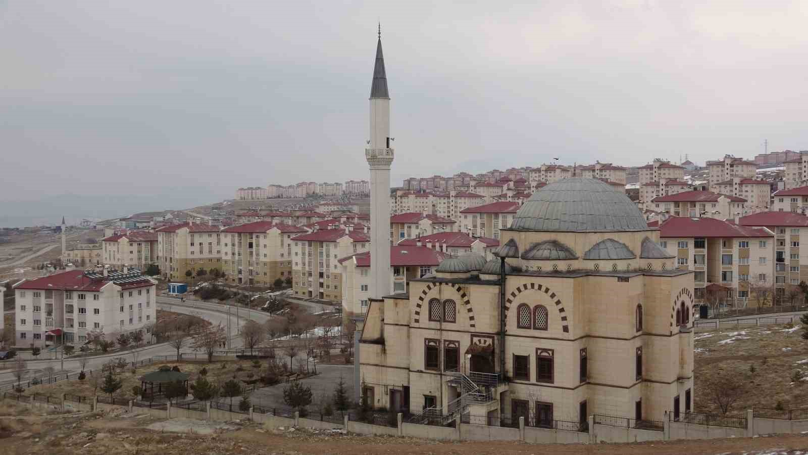 Vanlılar TOKİ’nin deprem konutlarında güvenle oturuyor