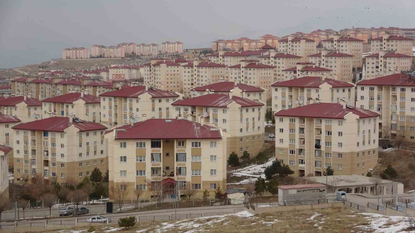 Vanlılar TOKİ’nin deprem konutlarında güvenle oturuyor