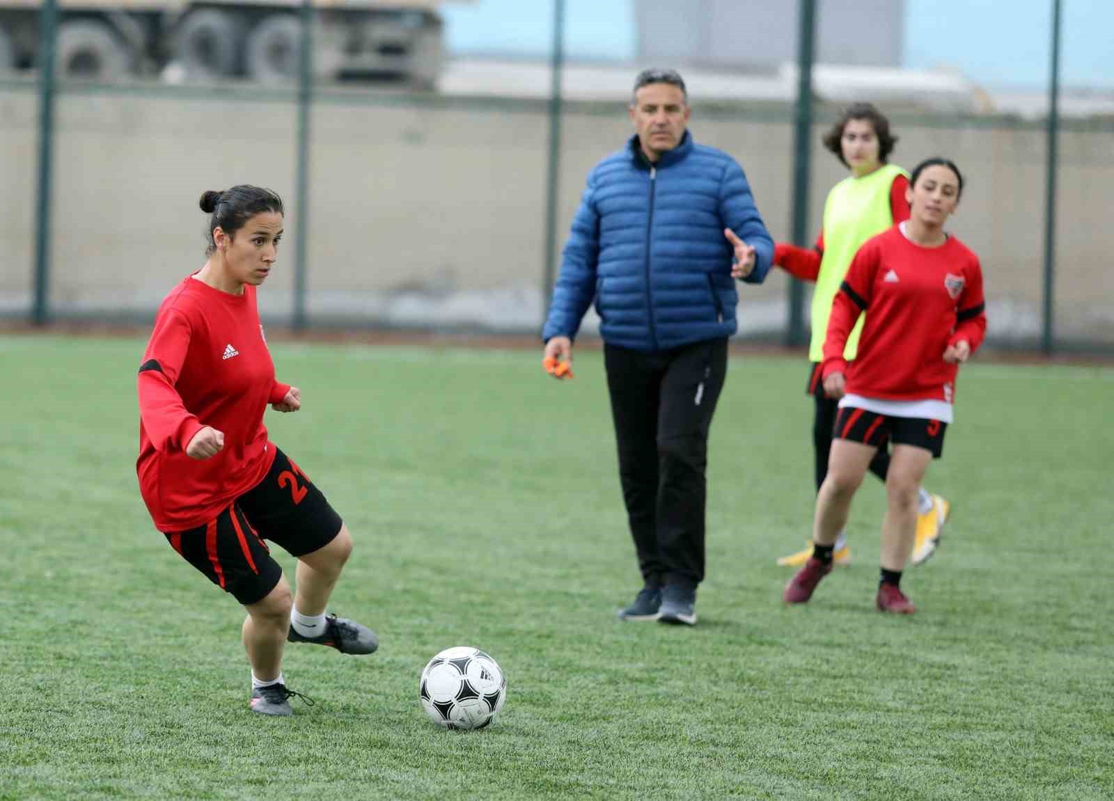 Van Büyükşehir Kadın Futbol Takımı yeni sezona hazır