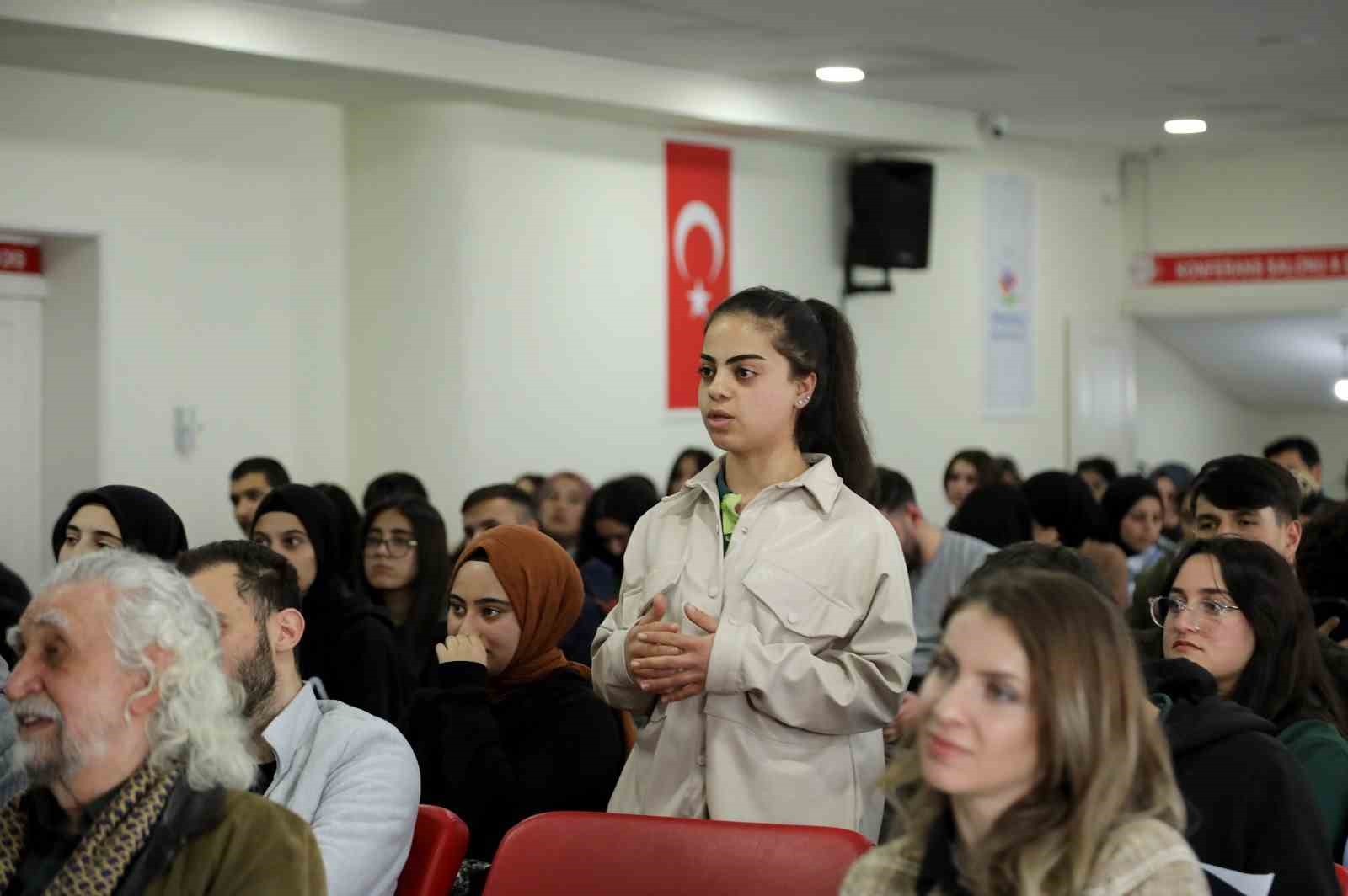 Dr. Ömer Demirbağ gençlerle buluştu