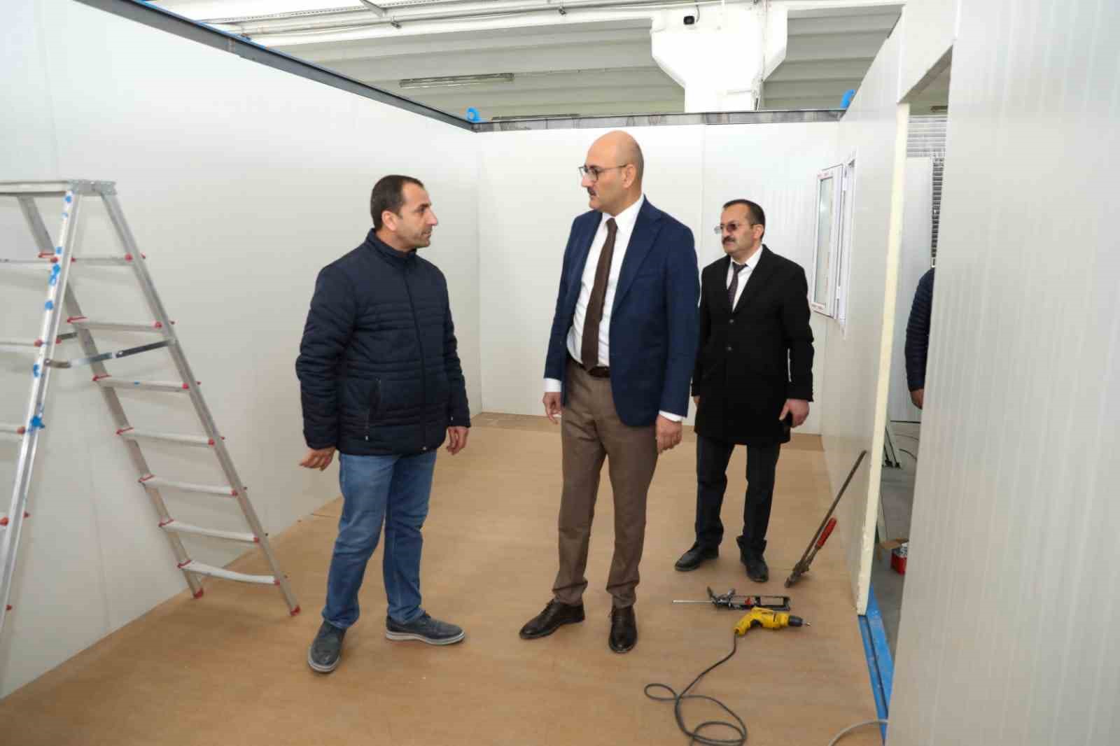 İpekyolu Belediyesinden deprem bölgesine konteyner desteği