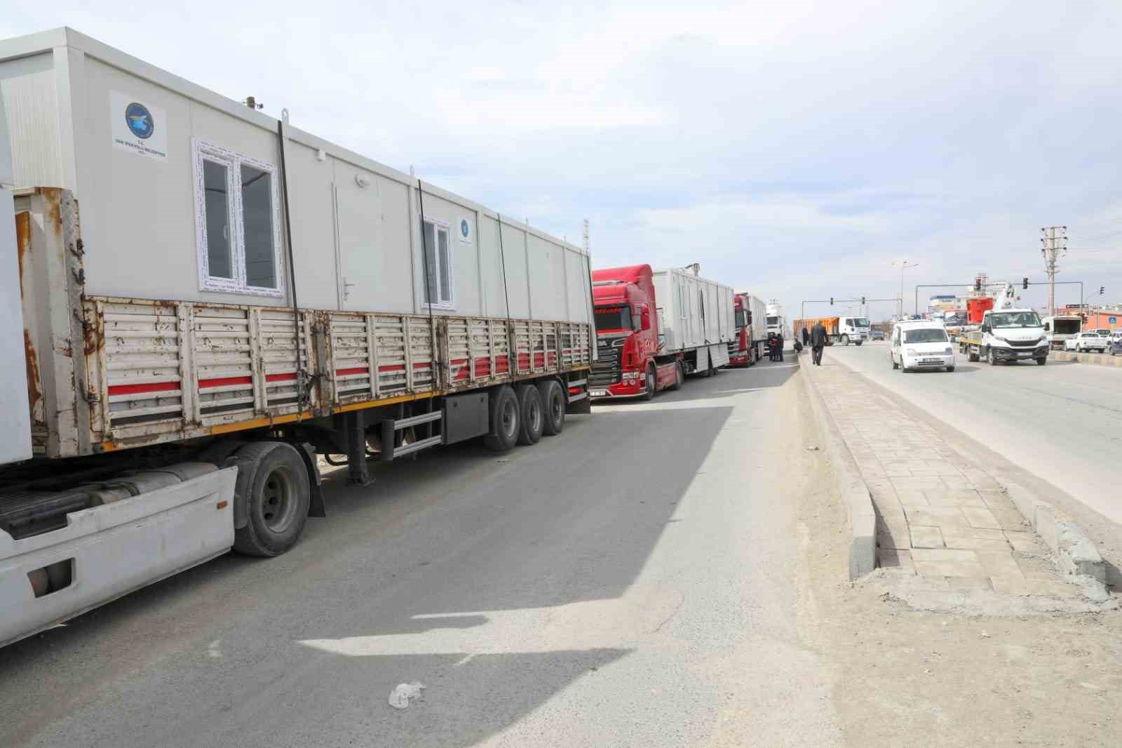 İpekyolu Belediyesinden deprem bölgesine konteyner desteği