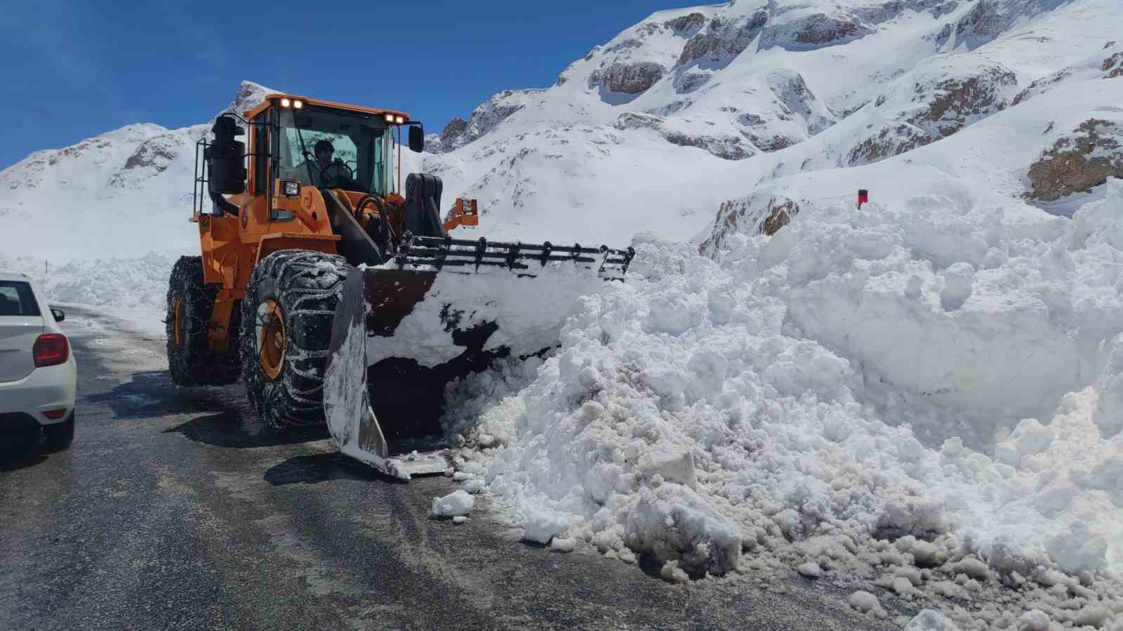 Van- Bahçesaray yolunda genişletme çalışmaları tamamlandı