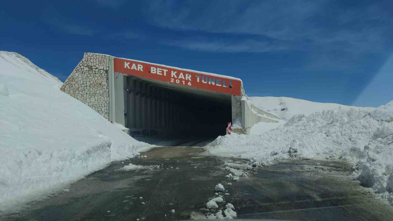 Van- Bahçesaray yolunda genişletme çalışmaları tamamlandı