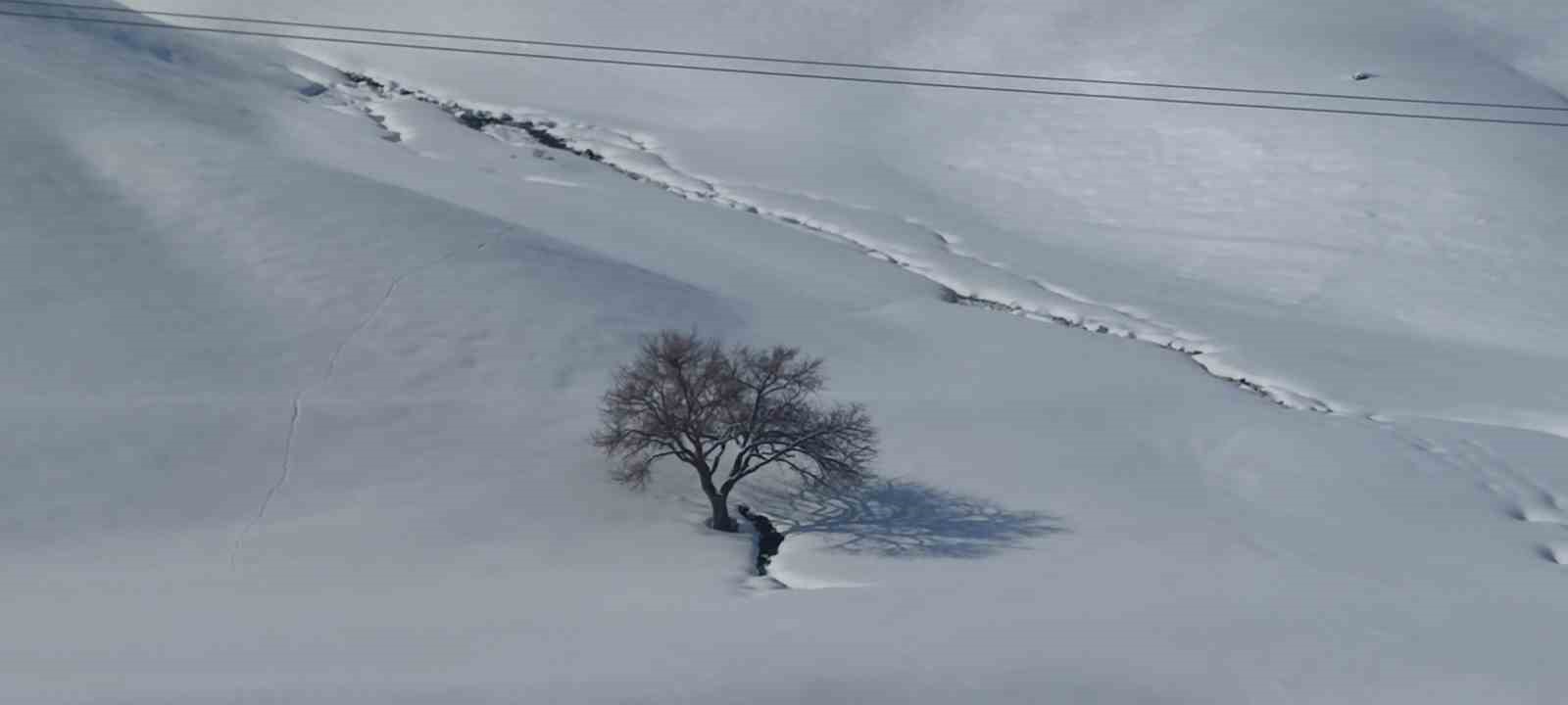 Van’da kar yağışı kartpostallık görüntüler