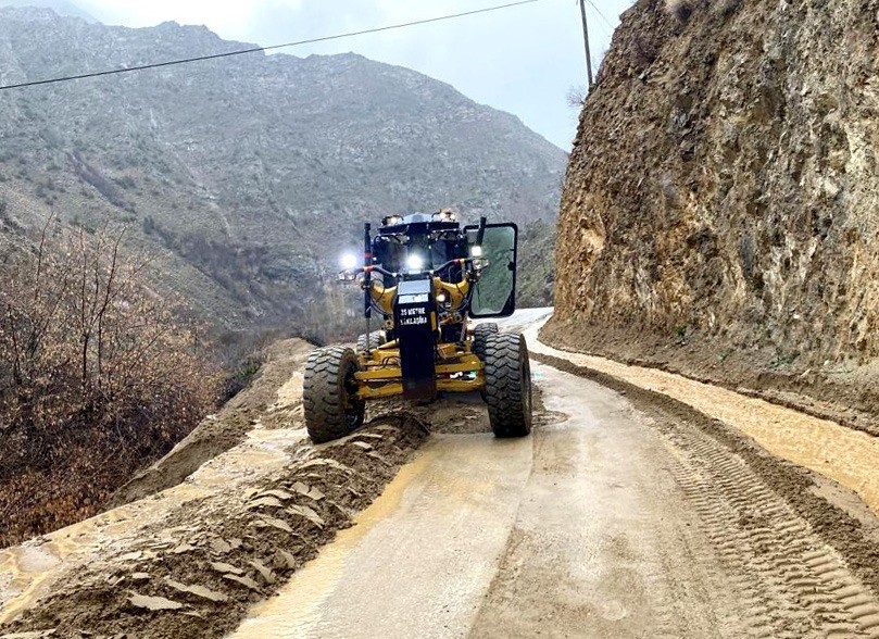 Van’da yol yapım ve karla mücadele çalışması