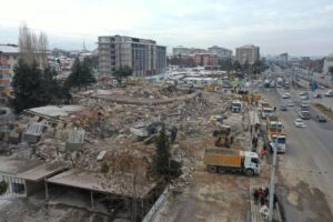 Malatya’da depremin enkazlarını Van ekibi kaldırdı