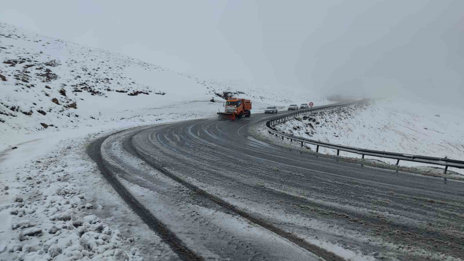 Van’da kar yağışı etkili oluyor