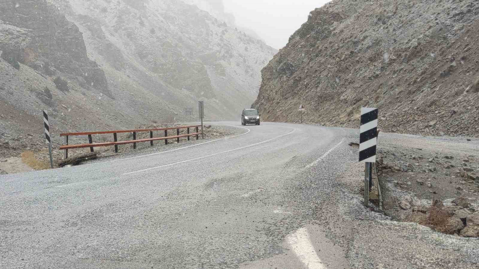 Van’da kar yağışı etkili oluyor