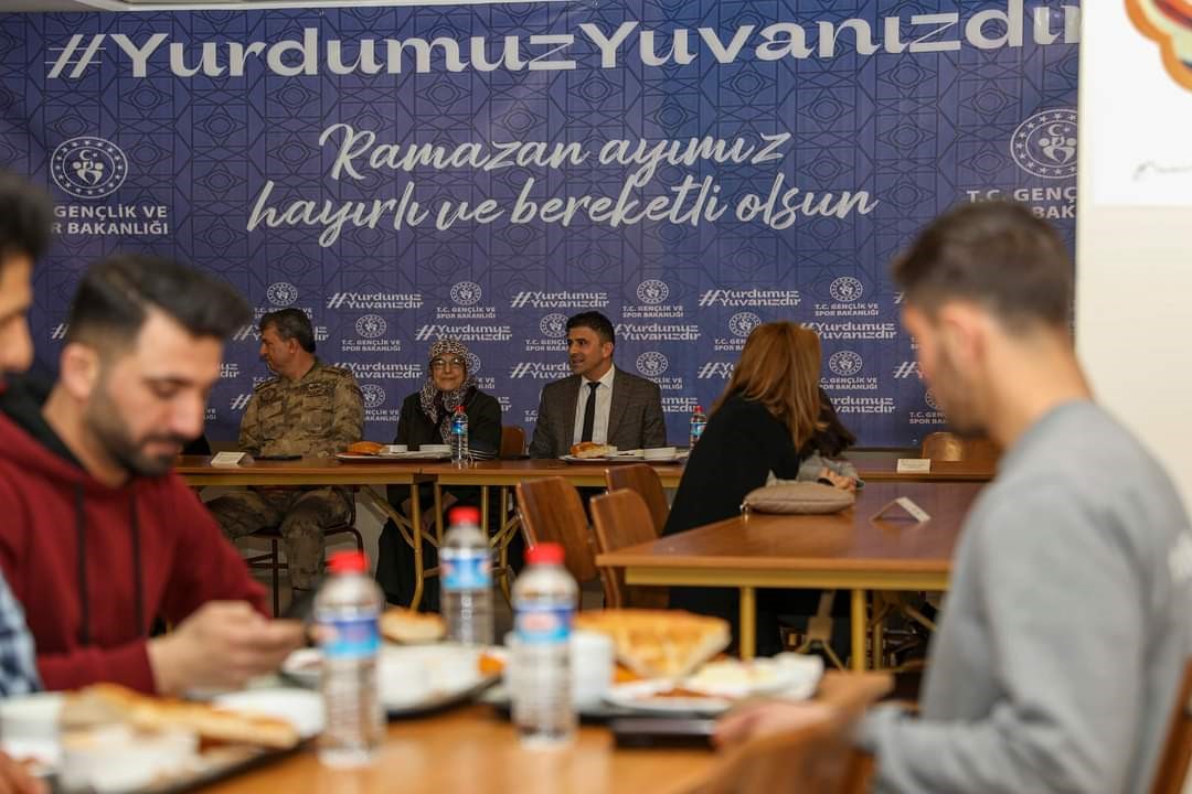 Van’da depremzedelere iftar programı düzenlendi