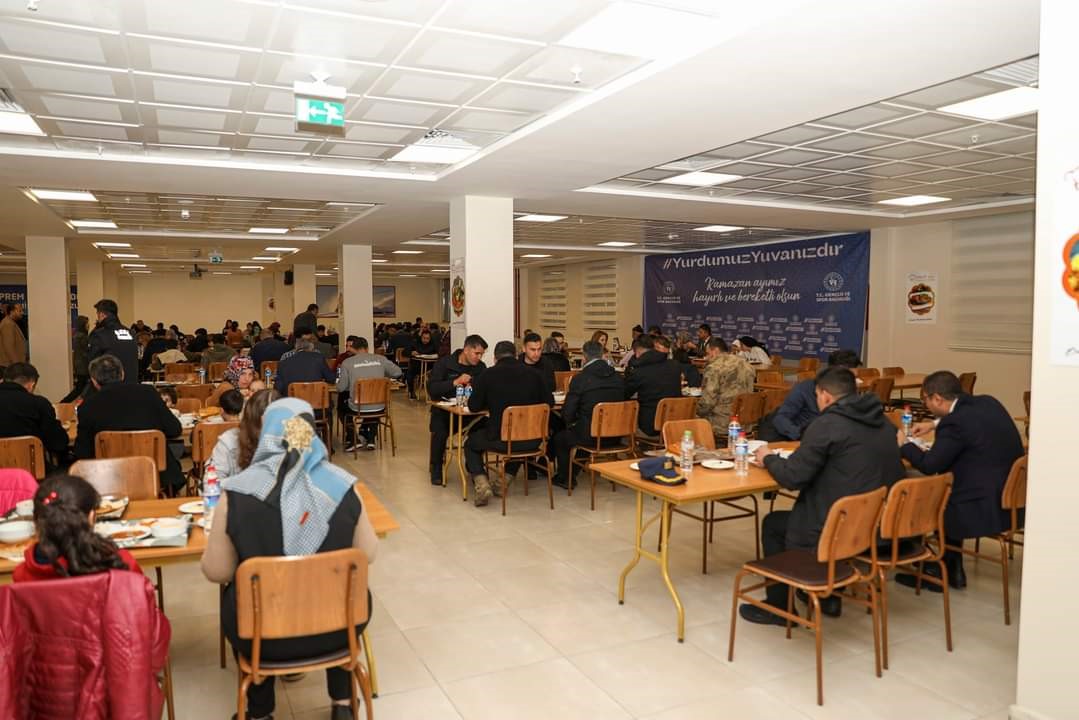 Van’da depremzedelere iftar programı düzenlendi