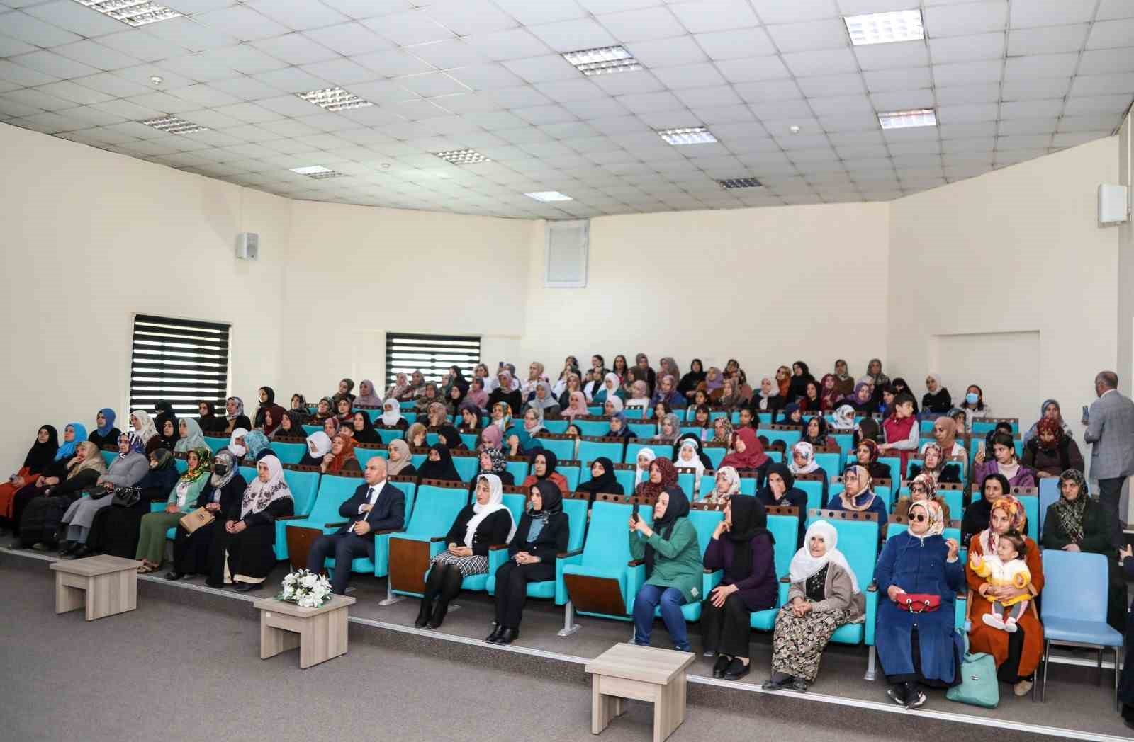 Van Büyükşehir Belediyesinden kadınlara yönelik hatim programı