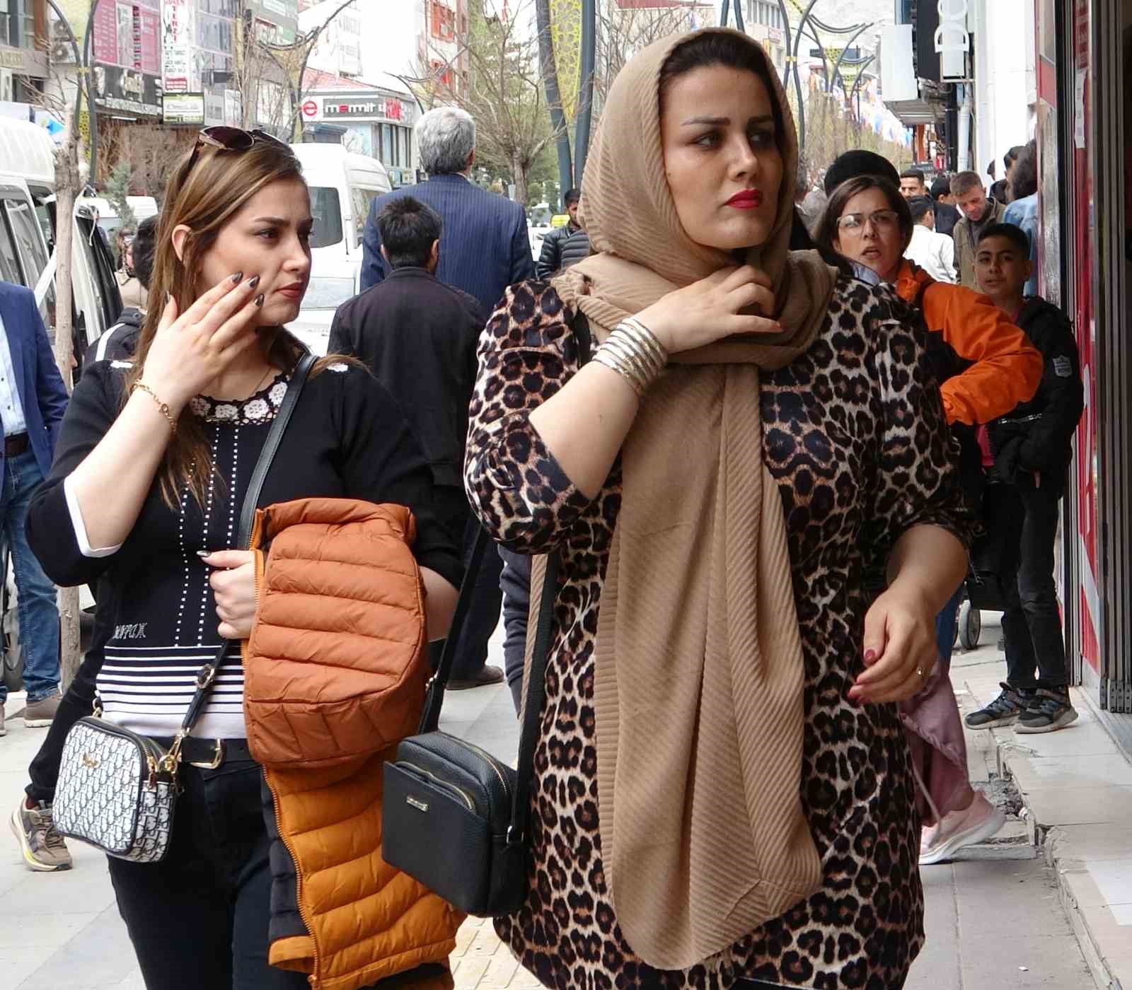 İranlı turistleri ağırlayan Van’da esnaf çifte bayram yaşadı