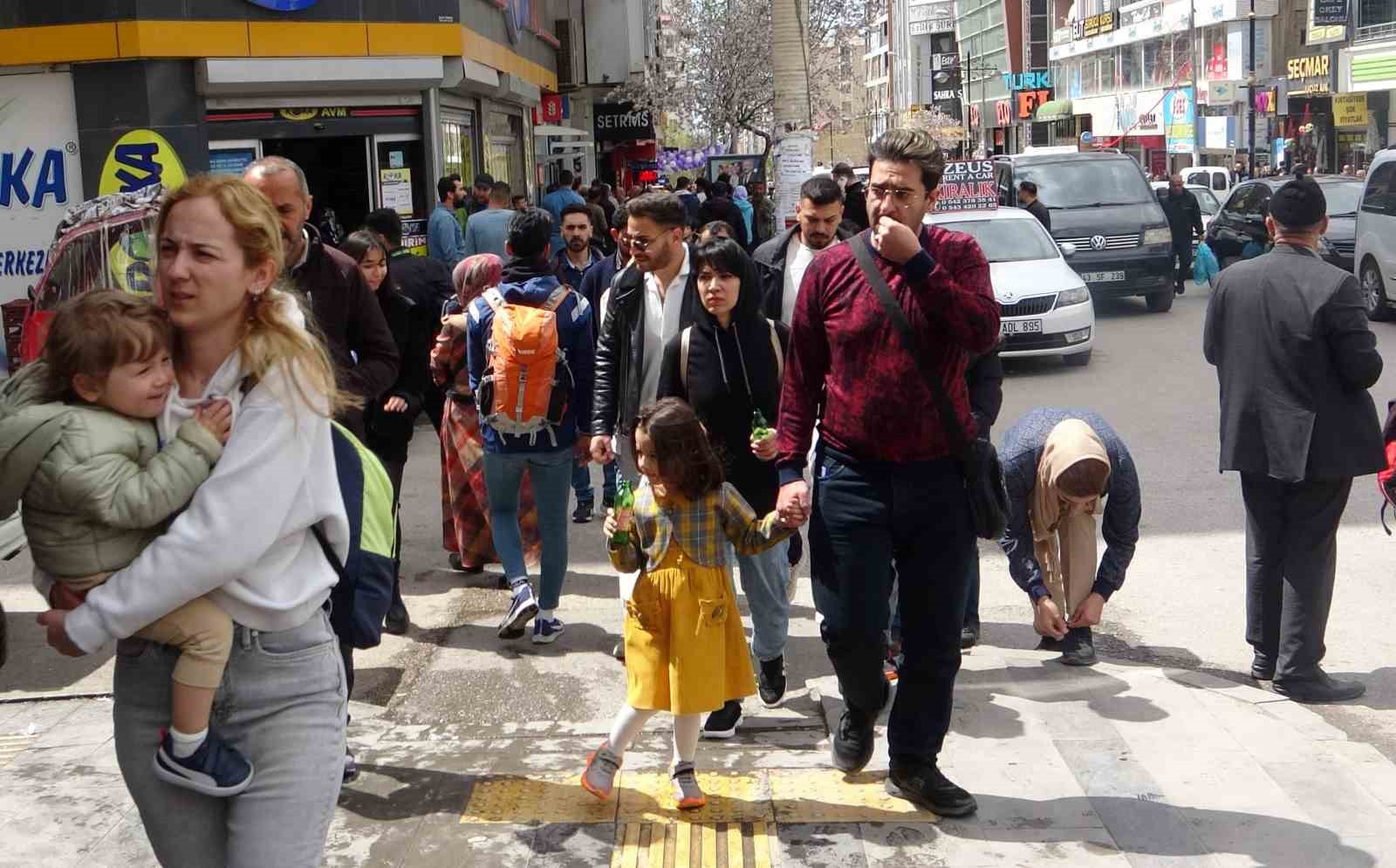 İranlı turistleri ağırlayan Van’da esnaf çifte bayram yaşadı