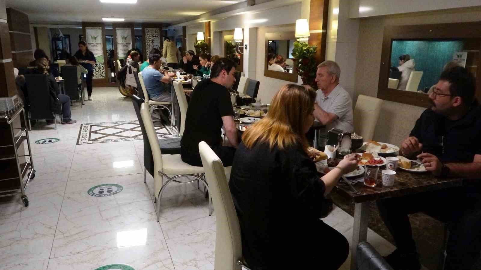 İranlı turistleri ağırlayan Van’da esnaf çifte bayram yaşadı