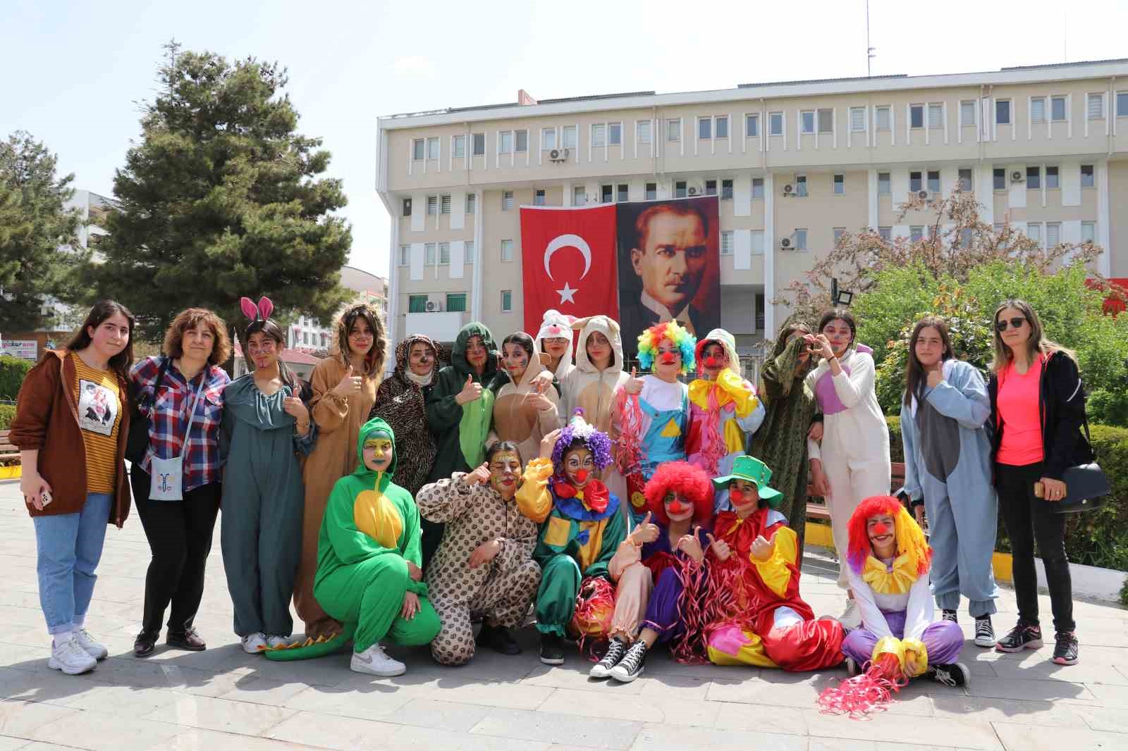 Van Akdamar Çocuk ve Gençlik Tiyatroları Şenliği başladı