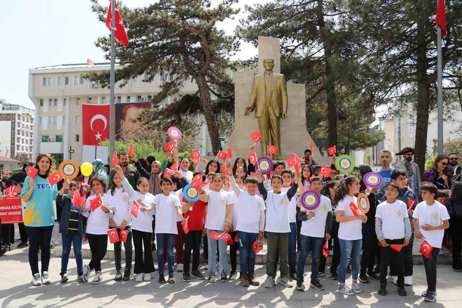 Van Akdamar Çocuk ve Gençlik Tiyatroları Şenliği başladı