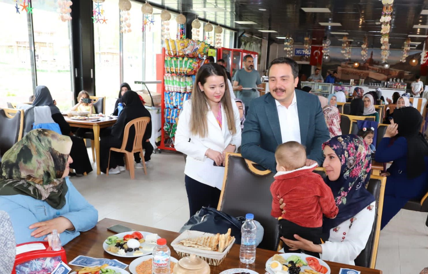 Muradiye Belediyesinden anneler günü programı