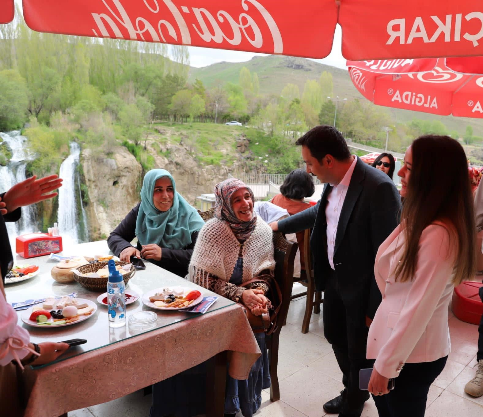 Muradiye Belediyesinden anneler günü programı