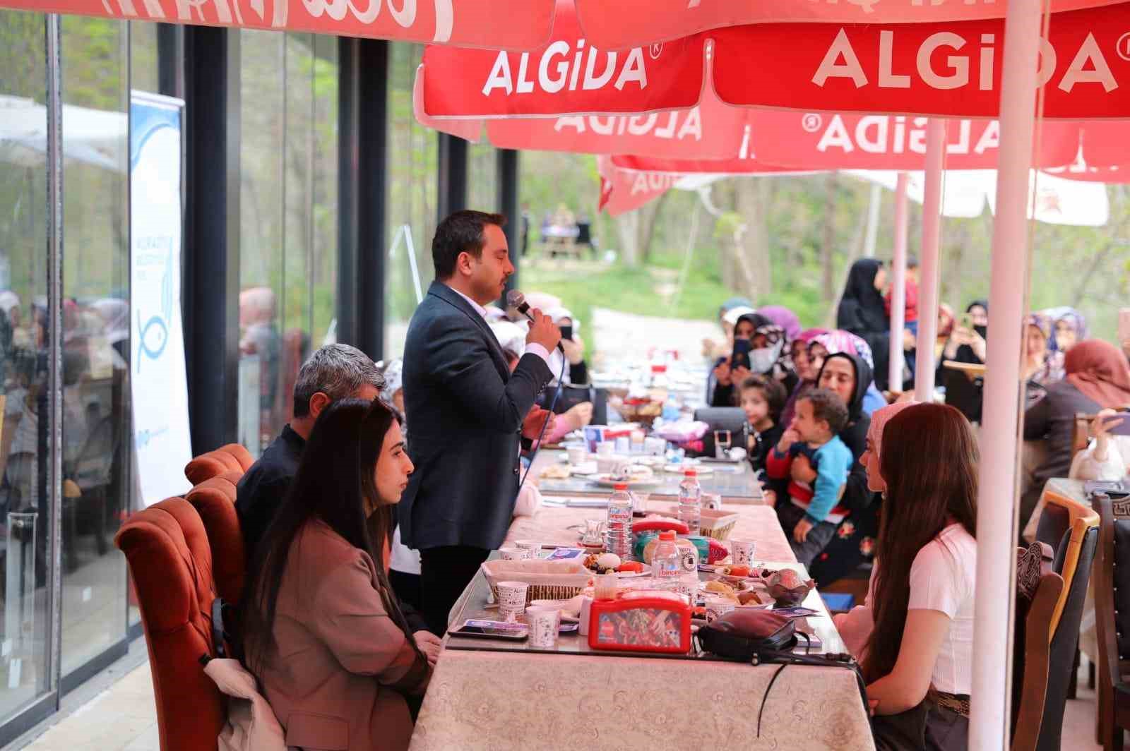 Muradiye Belediyesinden anneler günü programı