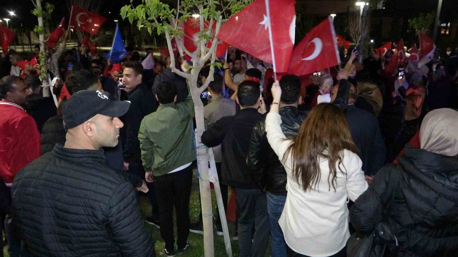 Erdoğan’ın zaferi Van’da coşkuyla kutlanıyor
