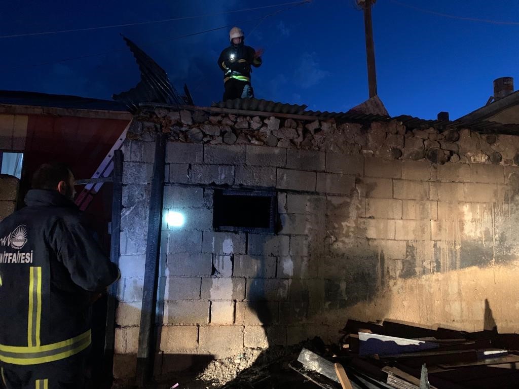 Özalp’te tandır evi yangını