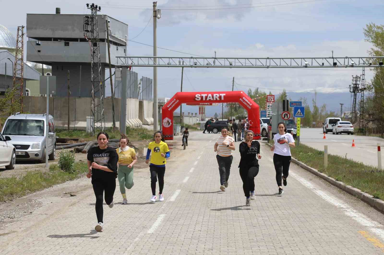 Başkale’de ‘2. Halk Koşusu’ yapıldı